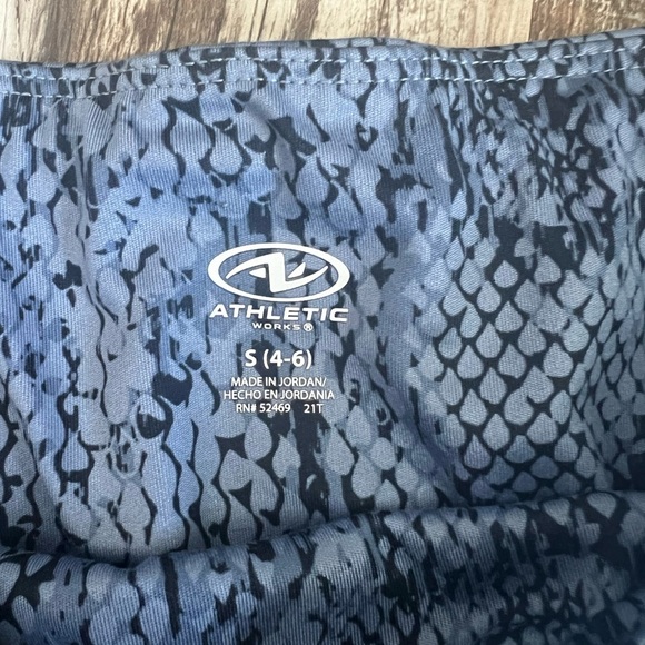 ATHLETIC WORKS Shorts - Picture 2 of 3